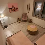 Larry's Little Place In The Center Of Apartament