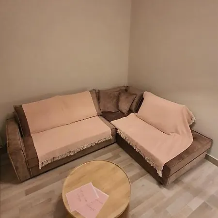 Larry's Little Place In The Center Of