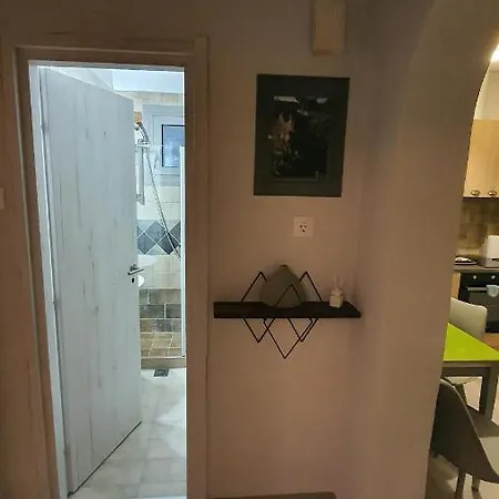 Larry's Little Place In The Center Of דירה