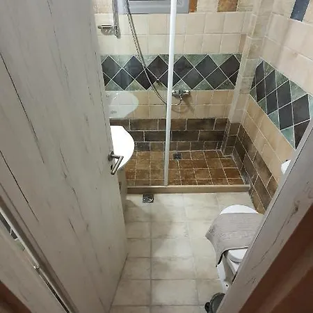 Larry's Little Place In The Center Of דירה *