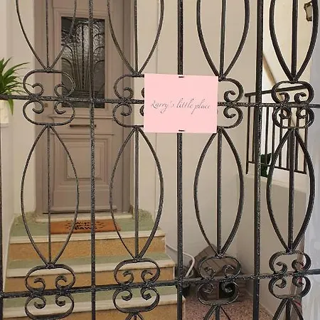 Larry's Little Place In The Center Of Apartment *