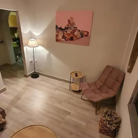Larry's Little Place In The Center Of Apartment *
