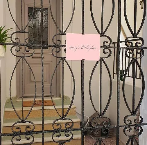 Larry's Little Place In The Center Of Apartment *