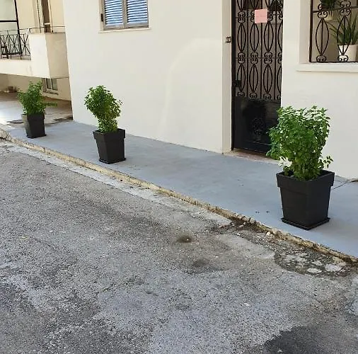 Апартаменты Larry's Little Place In The Center Of